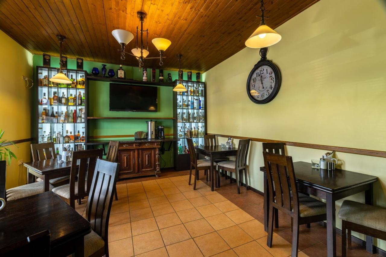 Konukevi Rodos - Cafe Prag